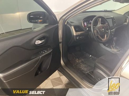 Used 2016 Jeep Cherokee Latitude w/ Comfort/Convenience Group AWD/4WD image 10