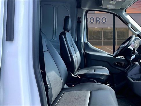 New 2026 Ford Transit 250 148 Medium Roof w/ Load Area Protection Package RWD image 8
