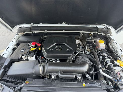 Used 2025 Jeep Wrangler Sport S image 31