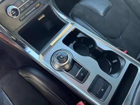 Used 2022 Ford Edge ST image 25