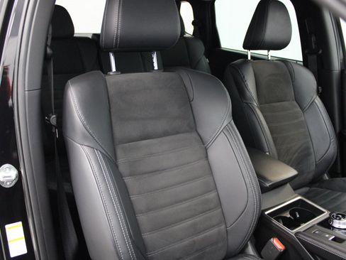 Used 2023 Mitsubishi Outlander SE image 25