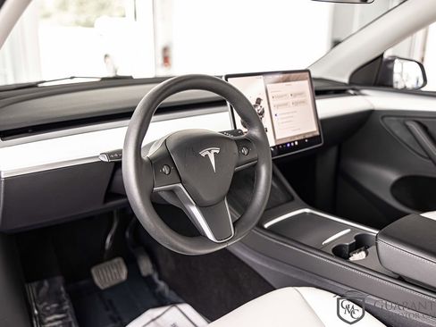Used 2023 Tesla Model Y Long Range AWD/4WD image 21