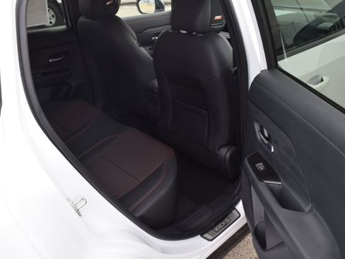 Used 2026 Nissan Kicks SR w/ SR Premium Package image 9