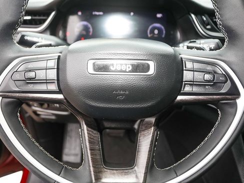 Used 2023 Jeep Grand Cherokee Limited w/ Luxury Tech Group II image 15