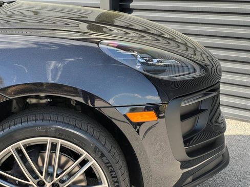Certified 2025 Porsche Macan image 13