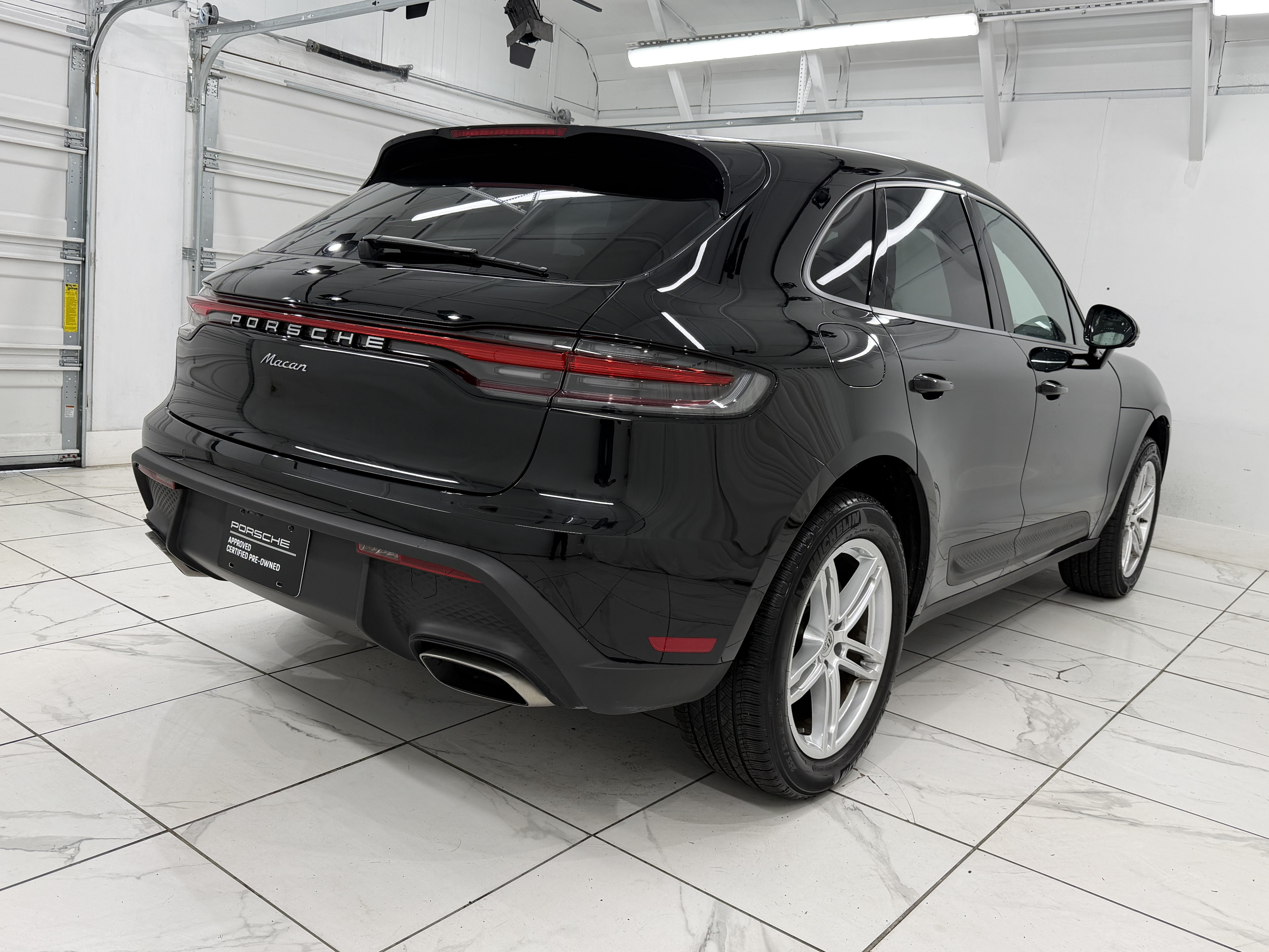 Used 2025 Porsche Macan AWD/4WD image 12