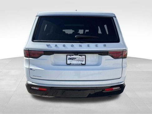 Used 2023 Jeep Wagoneer 4WD w/ Premium Group I image 5