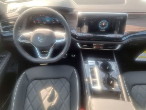 Used 2025 Volkswagen Atlas SEL Premium R-Line image 25