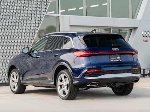 Certified 2025 Audi Q5 Premium w/ Premium Plus AWD/4WD image 5