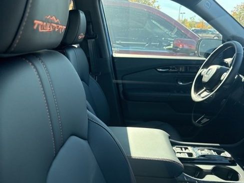 New 2025 Honda Pilot TrailSport image 4