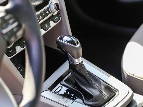 Used 2020 Hyundai Elantra SEL image 17