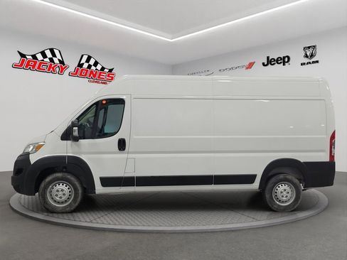 Used 2025 RAM ProMaster 2500 w/ Convenience Group FWD image 2