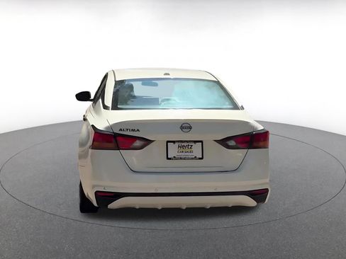 Used 2025 Nissan Altima 2.5 SV FWD image 12