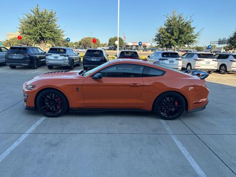 Used 2021 Ford Mustang Shelby GT500 w/ Technology Package RWD image 3
