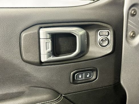 Used 2021 Jeep Wrangler Unlimited Sahara AWD/4WD image 19