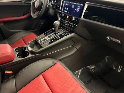 Certified 2025 Porsche Macan image 98