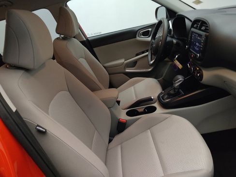 Used 2022 Kia Soul LX image 21