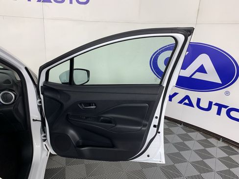 Used 2025 Nissan Versa SV image 39