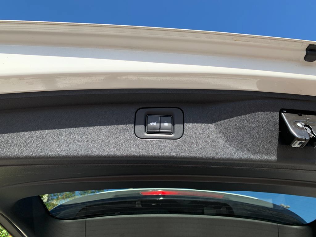 Used 2025 Nissan Armada SL w/ Captain's Chari Seat Package RWD image 10