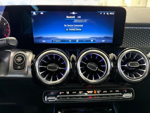 Used 2025 Mercedes-Benz GLB 250 4MATIC image 40