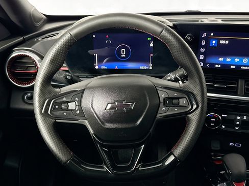 Used 2024 Chevrolet Trax RS w/ Sunroof Package image 23