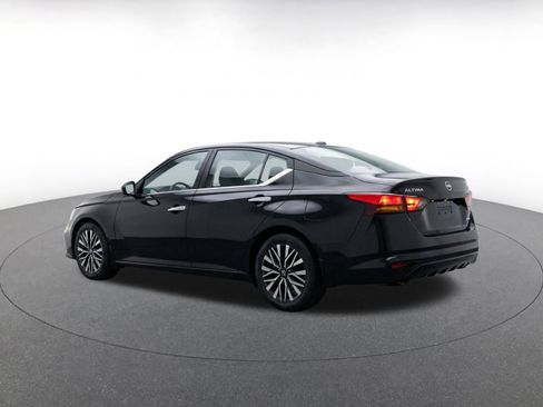 Used 2025 Nissan Altima 2.5 SV FWD image 5