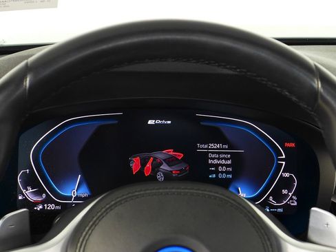 Used 2023 BMW 530e w/ M Sport Package image 28