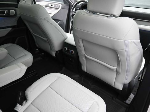 Used 2025 Ford Explorer Platinum w/ Ultimate Package image 49