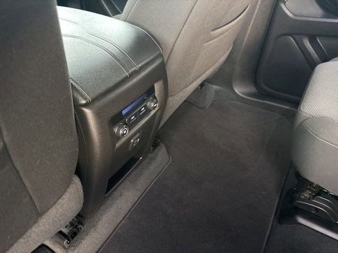 Used 2022 Chevrolet Traverse LT w/ Midnight/Sport Edition image 33