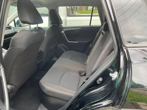 Used 2025 Toyota RAV4 LE AWD/4WD image 5