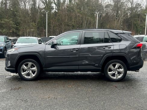 Used 2021 Toyota RAV4 XLE Premium image 2