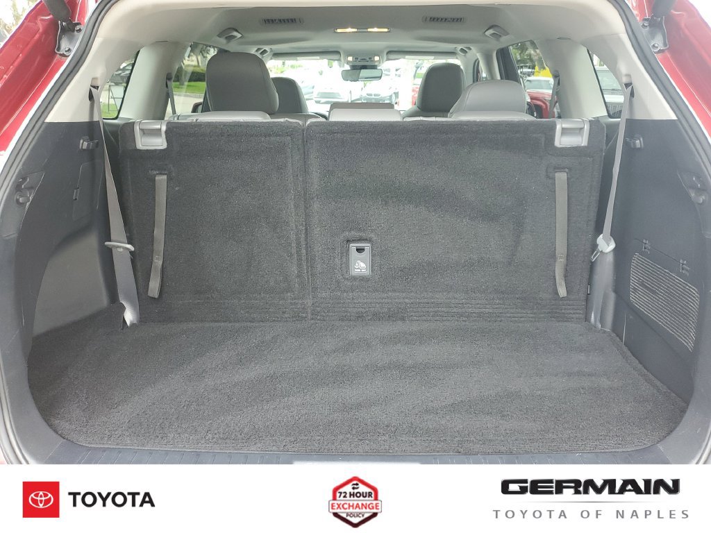 Used 2024 Toyota Highlander XLE FWD image 24