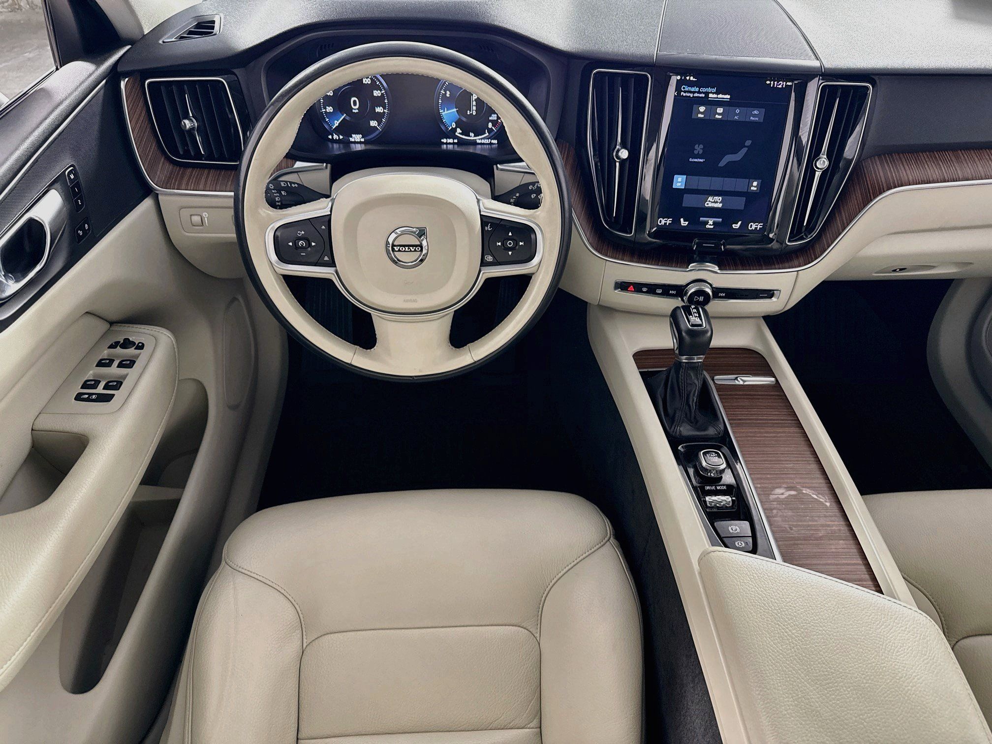 Used 2021 Volvo XC60 T5 Momentum AWD/4WD image 24