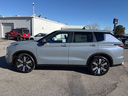 New 2026 Mitsubishi Outlander SE image 4