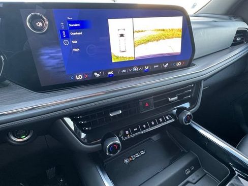 Used 2025 Chevrolet Suburban LT RWD image 9