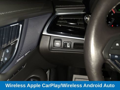 Used 2025 Cadillac XT6 Premium Luxury image 17