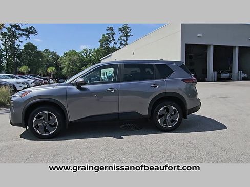 Used 2025 Nissan Rogue SV FWD image 25