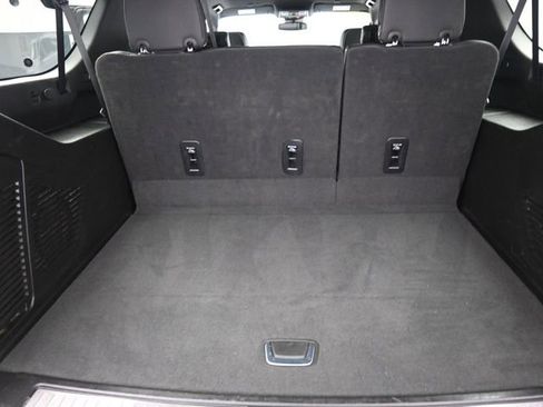Used 2023 Chevrolet Suburban Premier image 29