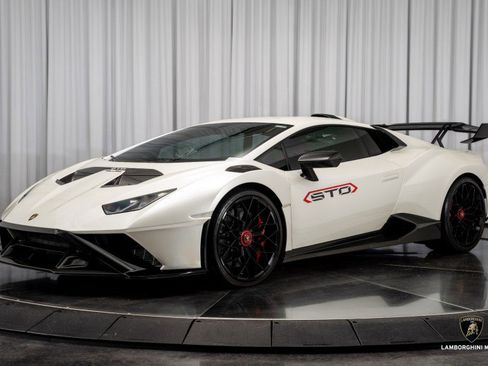Used 2023 Lamborghini Huracan STO image 14