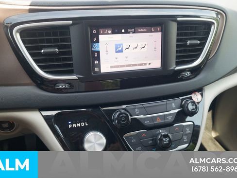 Used 2023 Chrysler Voyager LX FWD image 23