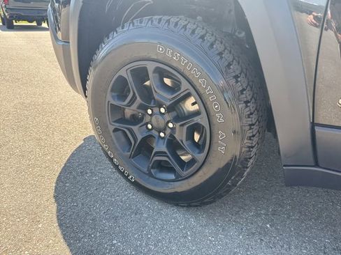 Used 2020 Jeep Cherokee Trailhawk w/ Cold Weather Group AWD/4WD image 9