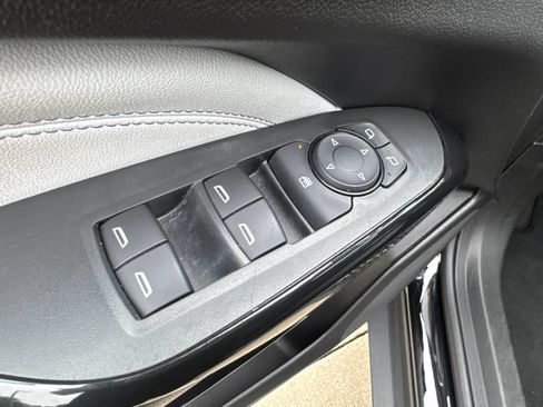 Used 2025 Chevrolet Trax LT FWD image 15