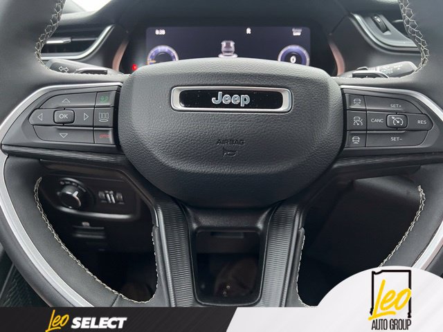 Used 2023 Jeep Grand Cherokee Altitude RWD image 16