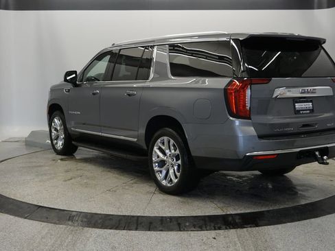Used 2021 GMC Yukon XL SLT w/ SLT Premium Package image 4