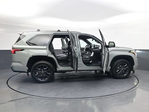 Used 2025 Toyota Sequoia Platinum AWD/4WD image 41