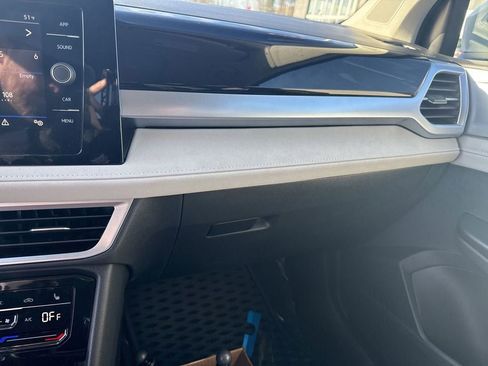 New 2025 Volkswagen Taos SE image 13