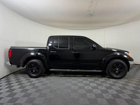 Used 2010 Nissan Frontier SE RWD image 8