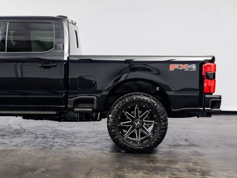 Used 2025 Ford F250 Platinum w/ FX4 Off-Road Package AWD/4WD image 15