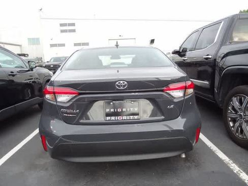 Used 2025 Toyota Corolla LE w/ LE Premium Package FWD image 5