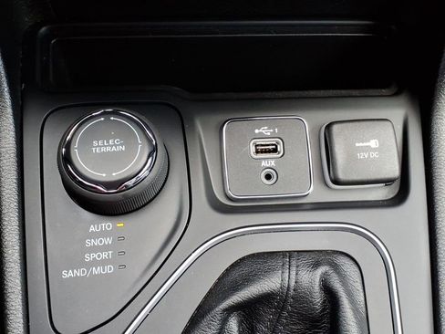 Used 2021 Jeep Cherokee Latitude Lux AWD/4WD image 25